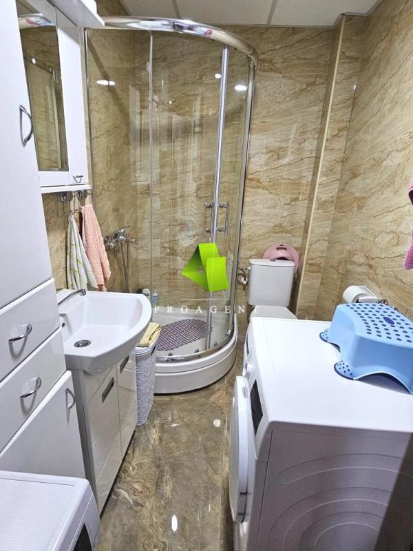 Slika 11 - Dvoiposoban stan sa stvarima u novijoj zgradi na Panteleju ID#6352