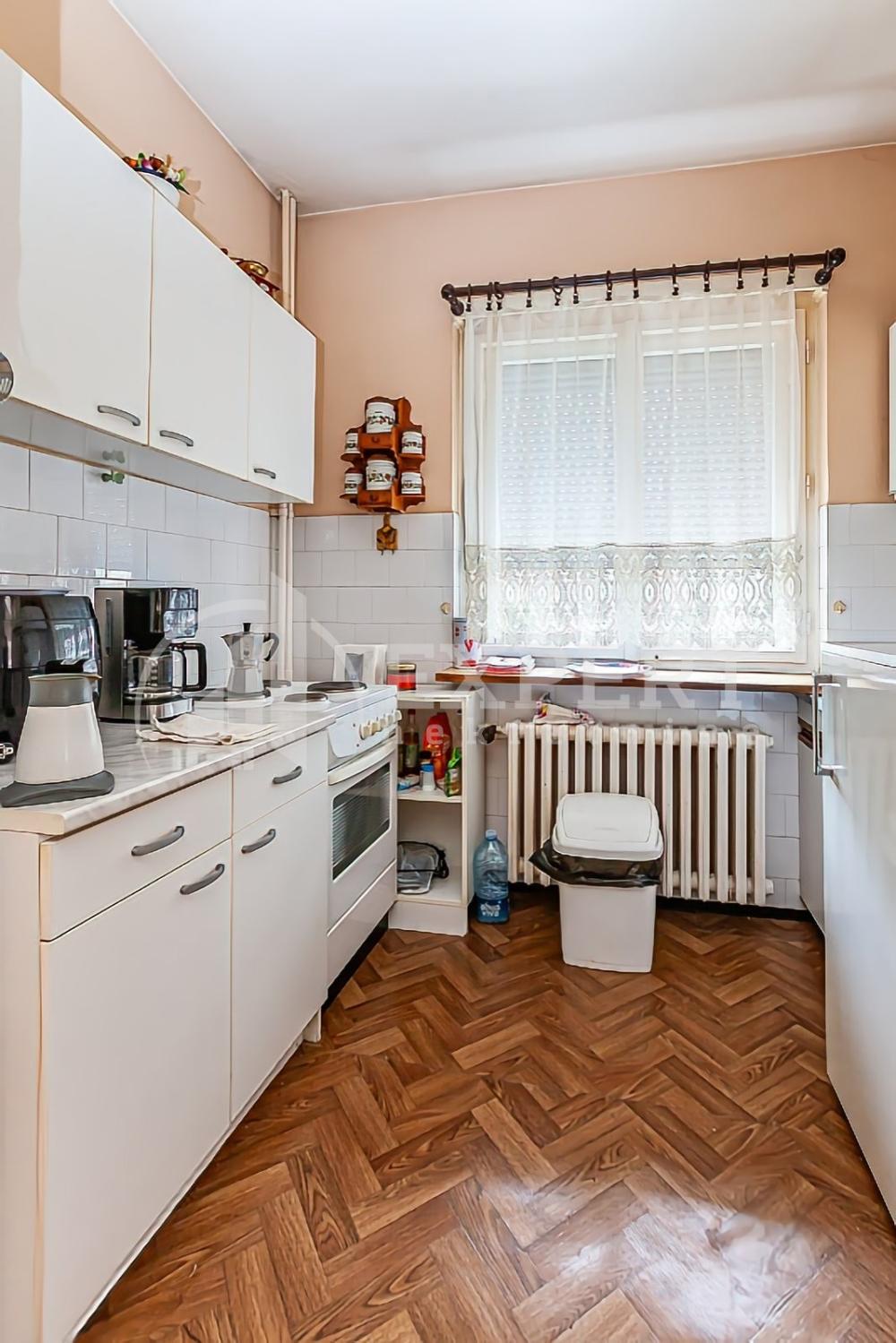 Slika 5 - Stan u zgradi, uknjižen, centralno grejanje, oglas ID p-013876