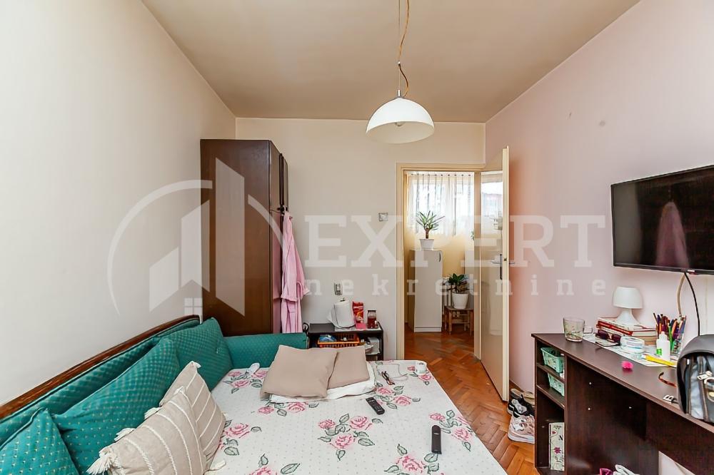 Slika 9 - Stan u zgradi, uknjižen, centralno grejanje, oglas ID p-013876