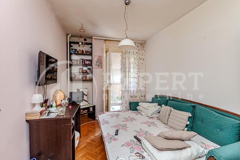 Slika 3 - Stan u zgradi, uknjižen, centralno grejanje, oglas ID p-013876