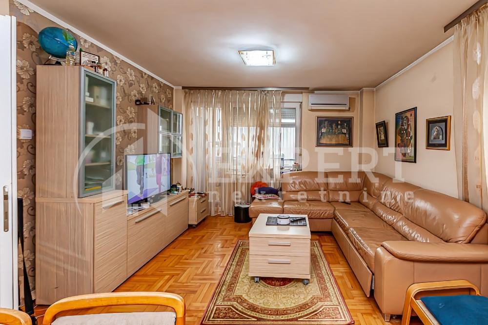 Glavna slika -Stan u zgradi, uknjižen, grejanje na struju, oglas ID p-013929