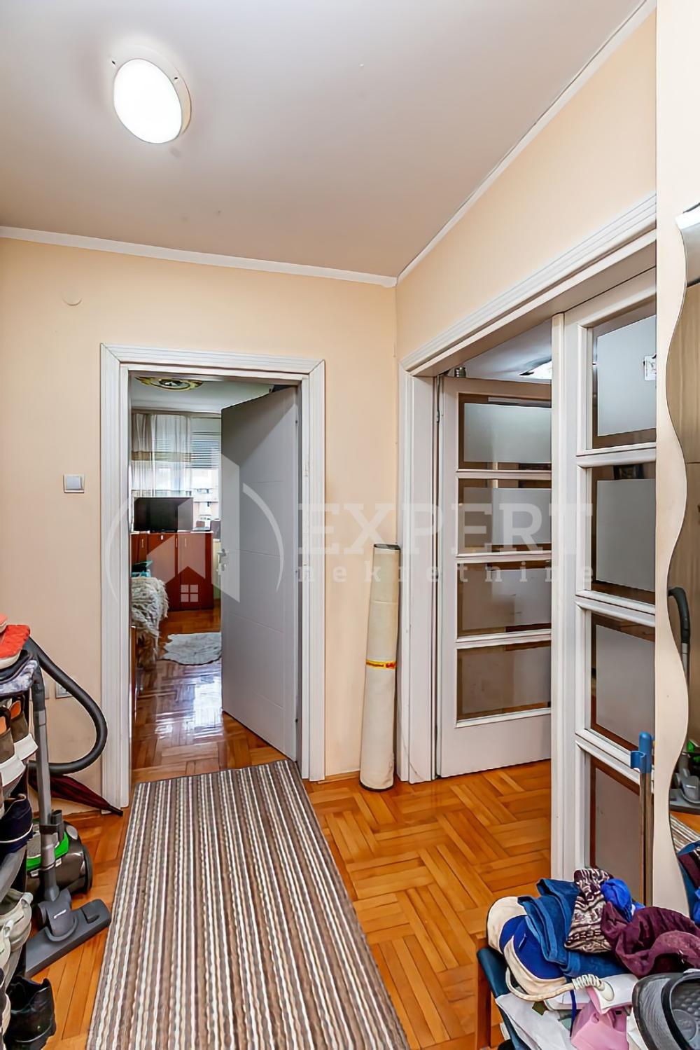 Slika 11 - Stan u zgradi, uknjižen, grejanje na struju, oglas ID p-013929