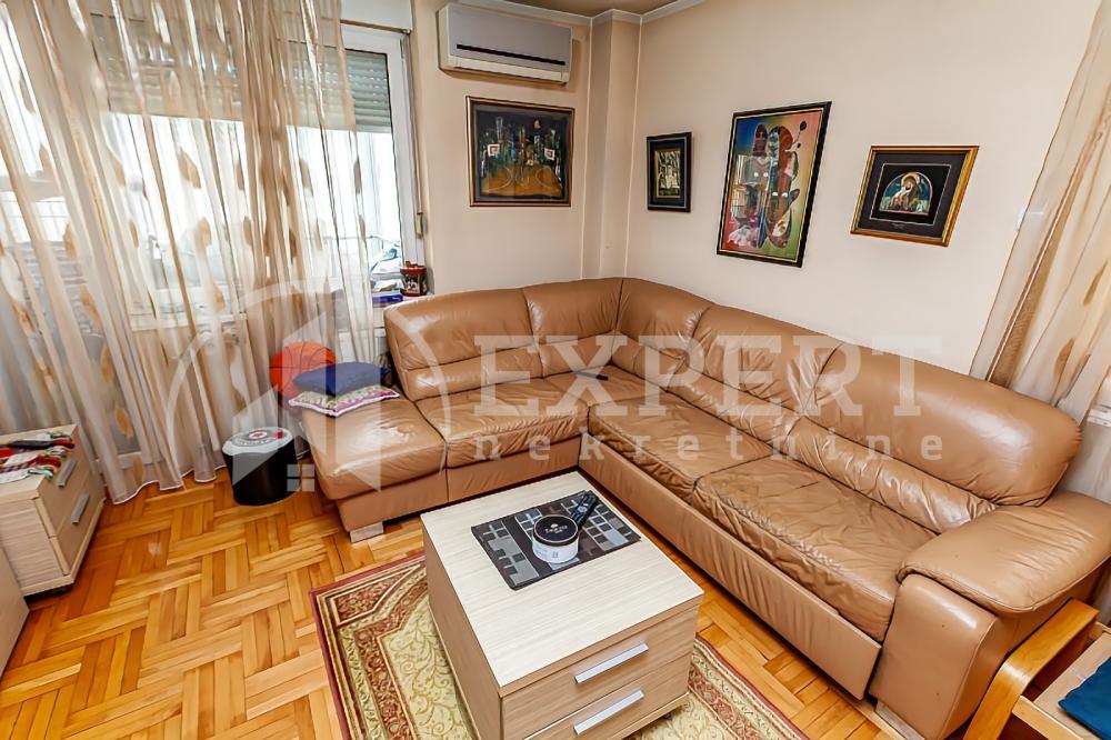 Slika 1 - Stan u zgradi, uknjižen, grejanje na struju, oglas ID p-013929