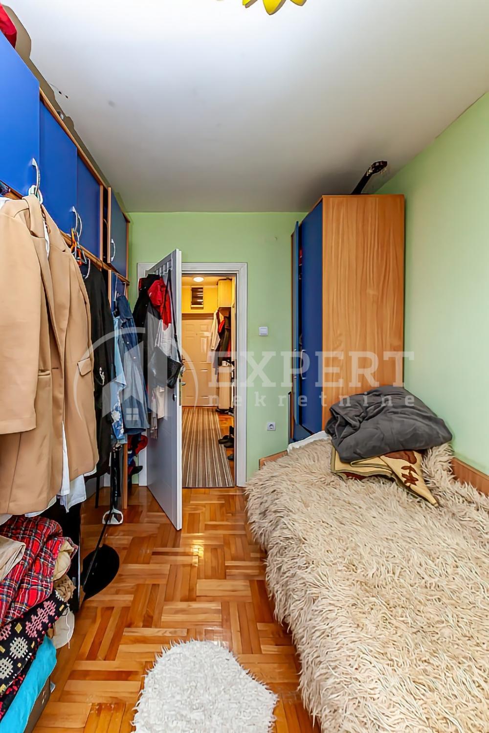 Slika 9 - Stan u zgradi, uknjižen, grejanje na struju, oglas ID p-013929