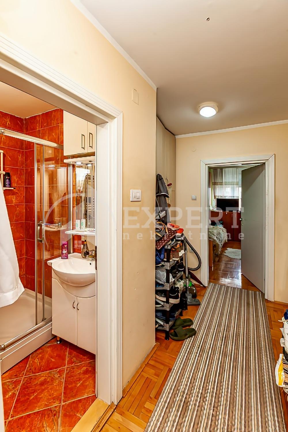 Slika 10 - Stan u zgradi, uknjižen, grejanje na struju, oglas ID p-013929