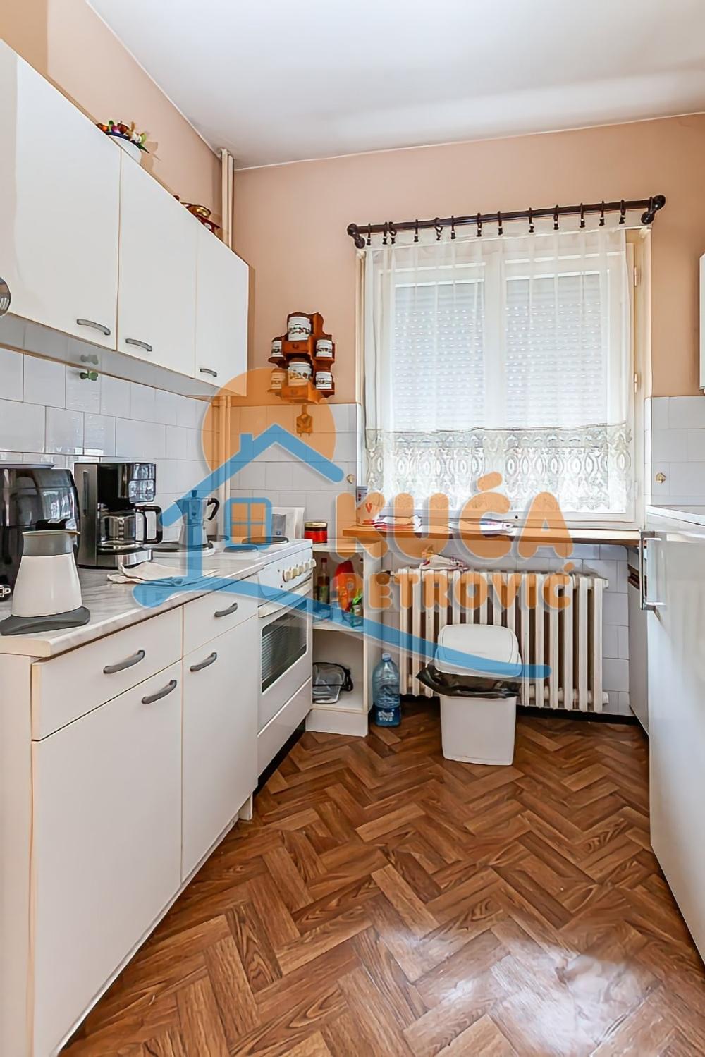 Slika 5 - Stan u zgradi, uknjižen, centralno grejanje, oglas ID p-013876