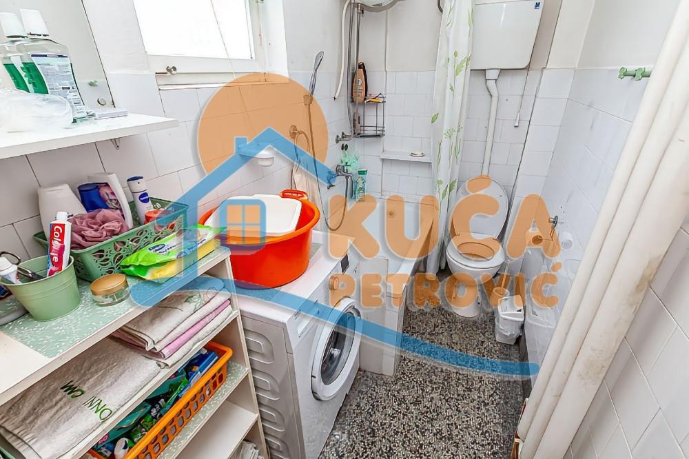 Slika 8 - Stan u zgradi, uknjižen, centralno grejanje, oglas ID p-013876