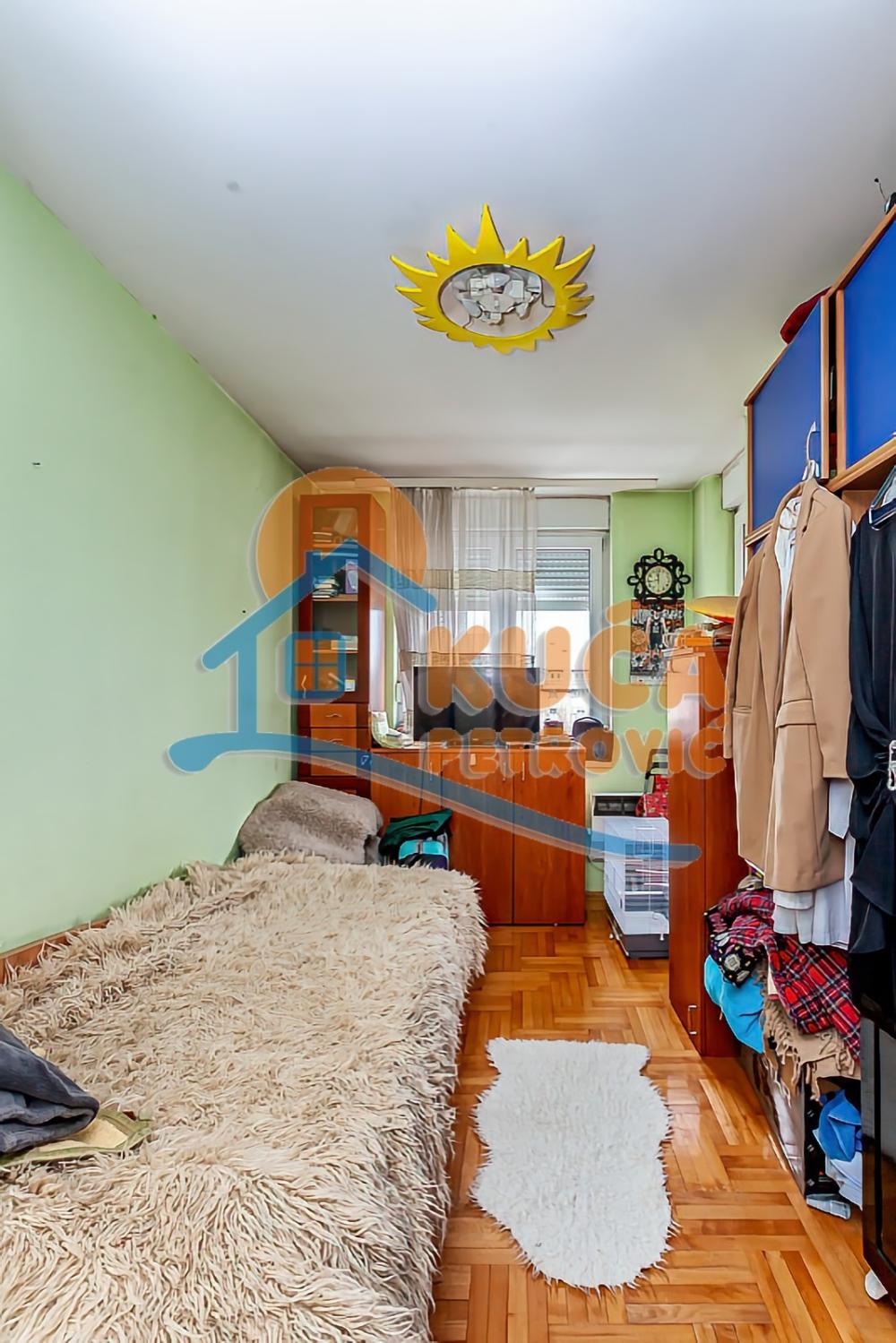 Slika 8 - Stan u zgradi, uknjižen, grejanje na struju, oglas ID p-013929