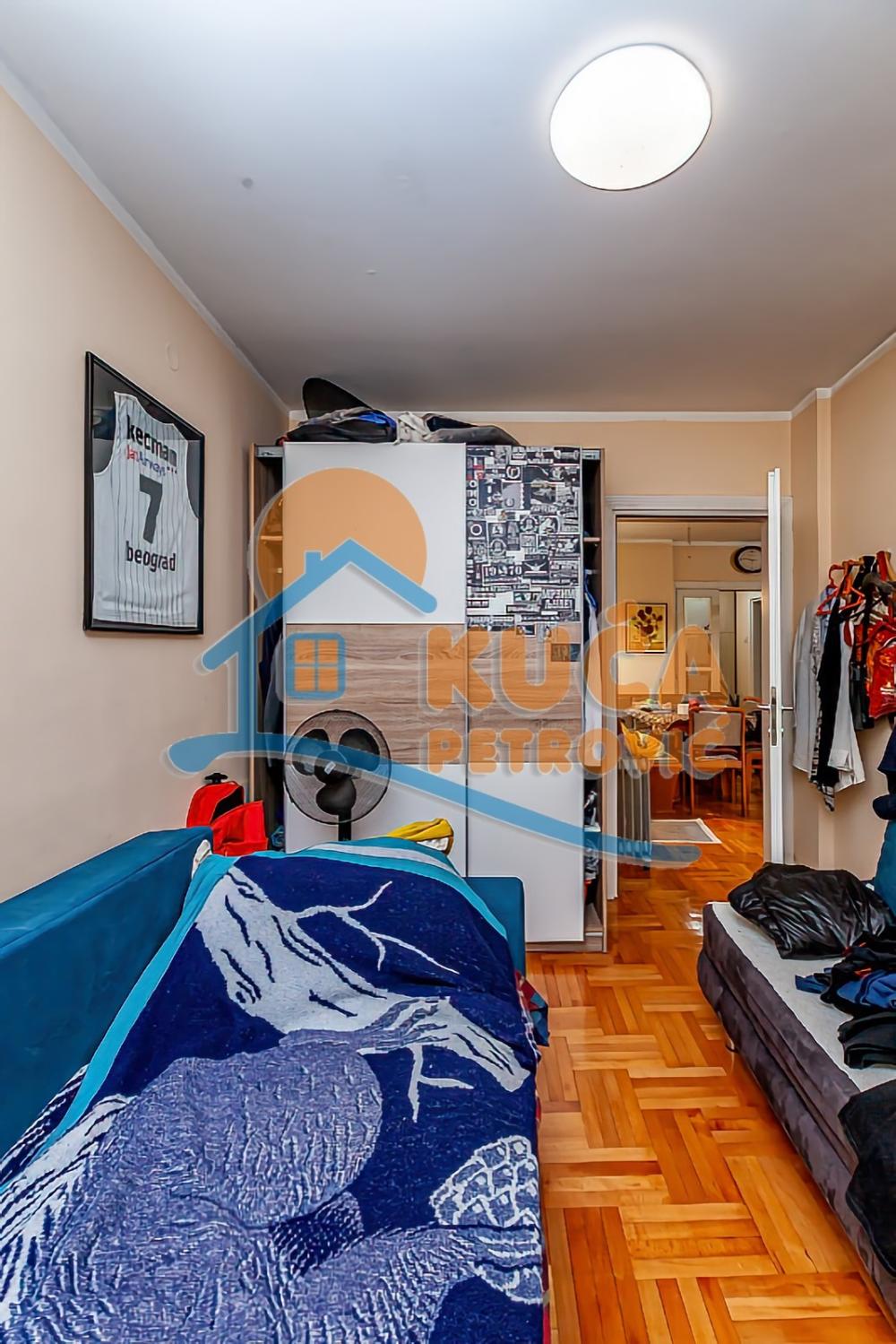 Slika 7 - Stan u zgradi, uknjižen, grejanje na struju, oglas ID p-013929