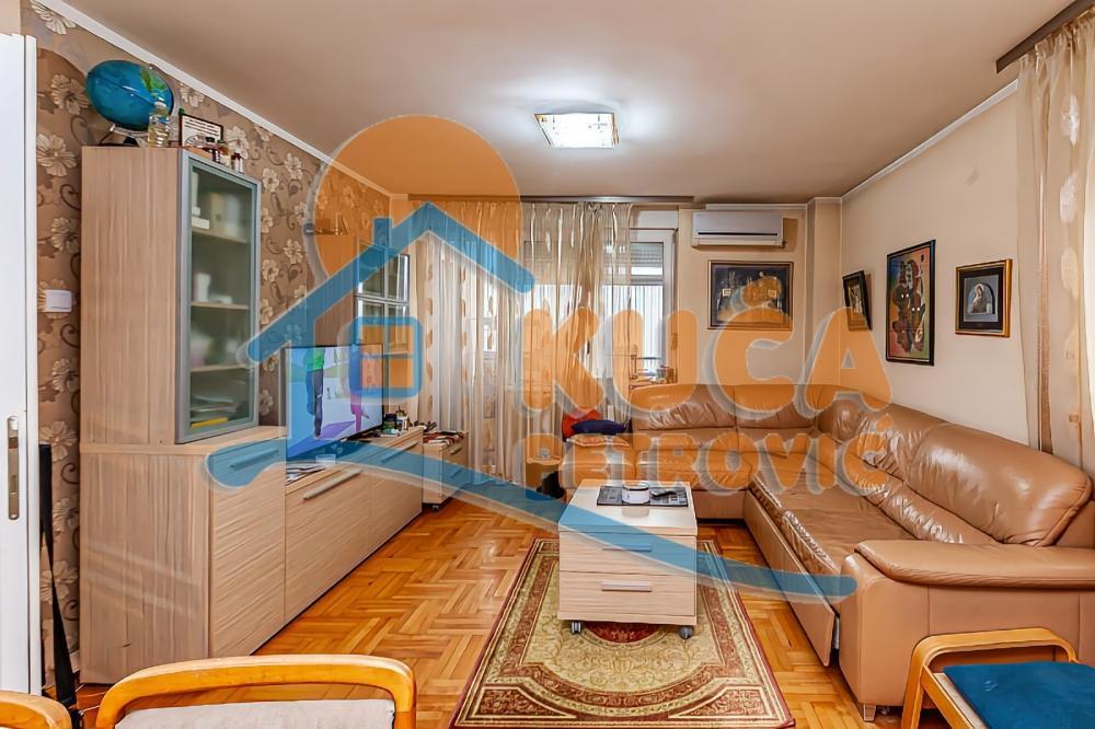 Glavna slika -Stan u zgradi, uknjižen, grejanje na struju, oglas ID p-013929