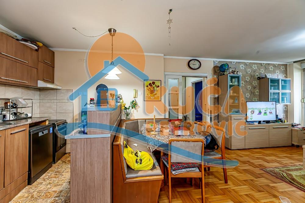 Slika 5 - Stan u zgradi, uknjižen, grejanje na struju, oglas ID p-013929