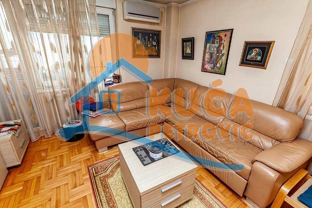 Slika 1 - Stan u zgradi, uknjižen, grejanje na struju, oglas ID p-013929