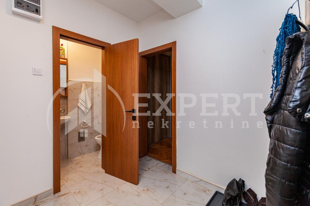 Slika 8 - Stan u zgradi, uknjižen, grejanje na struju, oglas ID p-05044