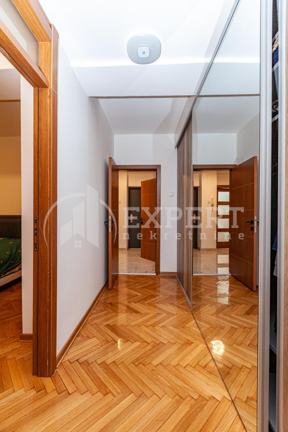 Slika 11 - Stan u zgradi, uknjižen, grejanje na struju, oglas ID p-05044