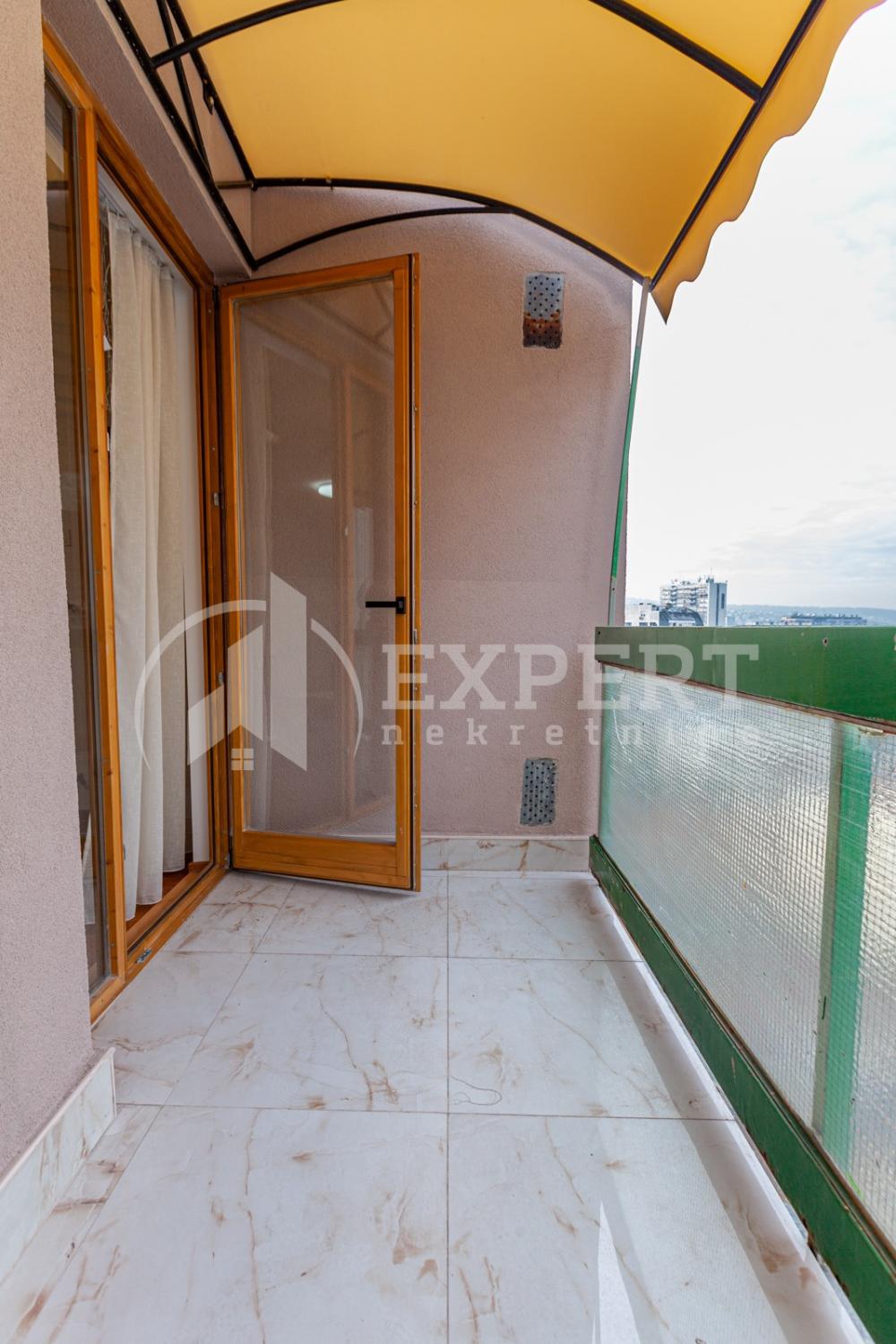 Slika 7 - Stan u zgradi, uknjižen, grejanje na struju, oglas ID p-05044