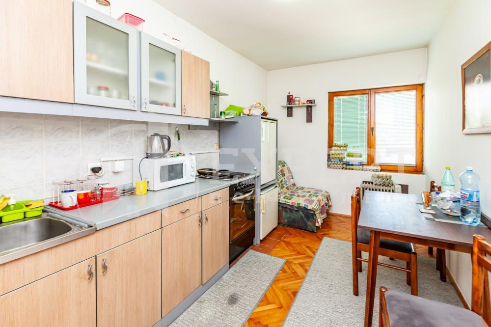 Glavna slika -Stan u zgradi, uknjižen, oglas ID p-012509