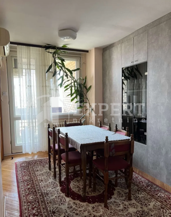 Slika 8 - Stan u zgradi, uknjižen, centralno grejanje, oglas ID p-013966