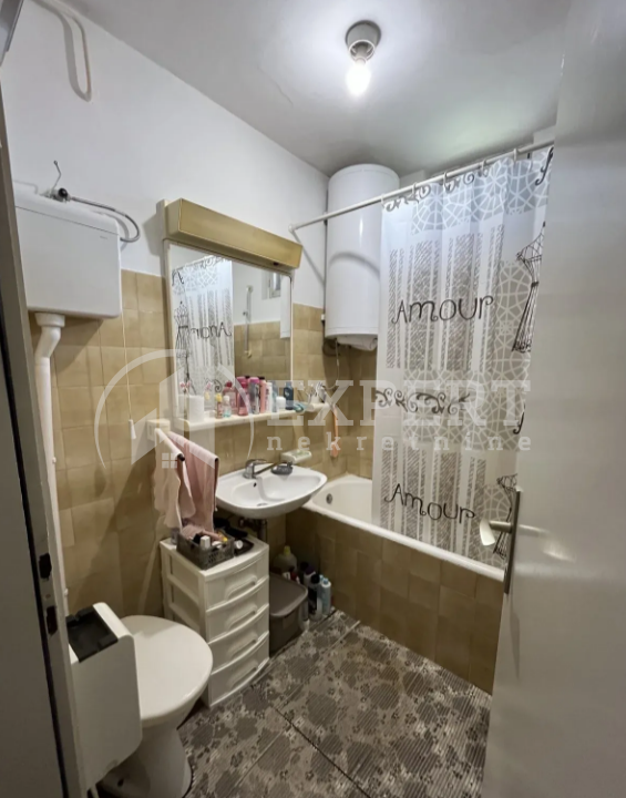 Slika 11 - Stan u zgradi, uknjižen, centralno grejanje, oglas ID p-013966