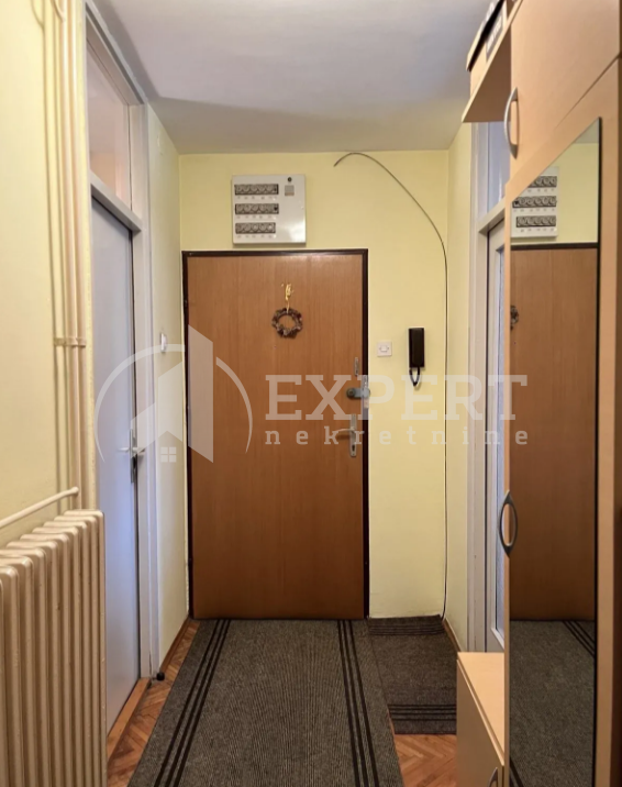 Slika 3 - Stan u zgradi, uknjižen, centralno grejanje, oglas ID p-013966