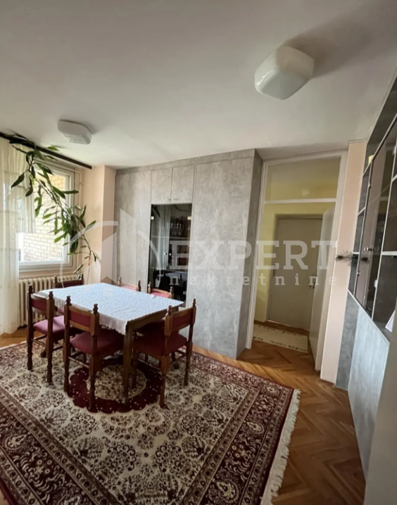 Slika 7 - Stan u zgradi, uknjižen, centralno grejanje, oglas ID p-013966