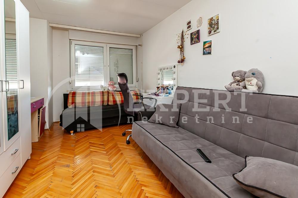 Slika 5 - Stan u zgradi, centralno grejanje, oglas ID p-013967