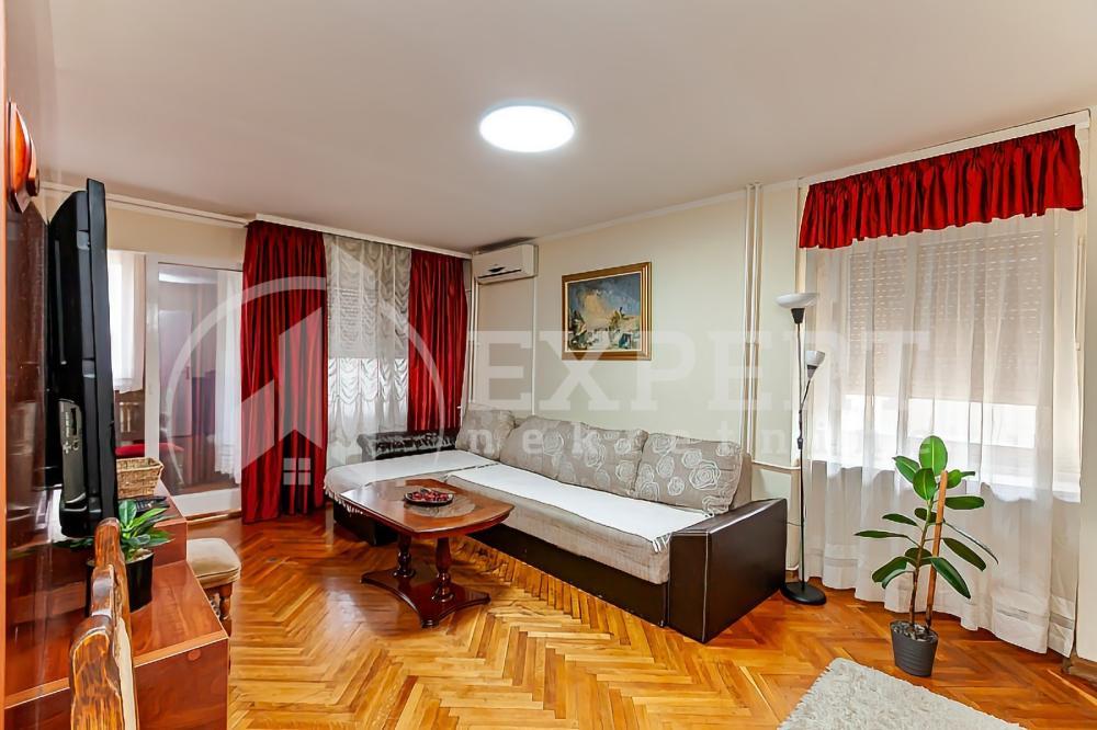 Glavna slika -Stan u zgradi, uknjižen, centralno grejanje, oglas ID p-013984