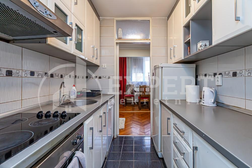 Slika 5 - Stan u zgradi, uknjižen, centralno grejanje, oglas ID p-013984