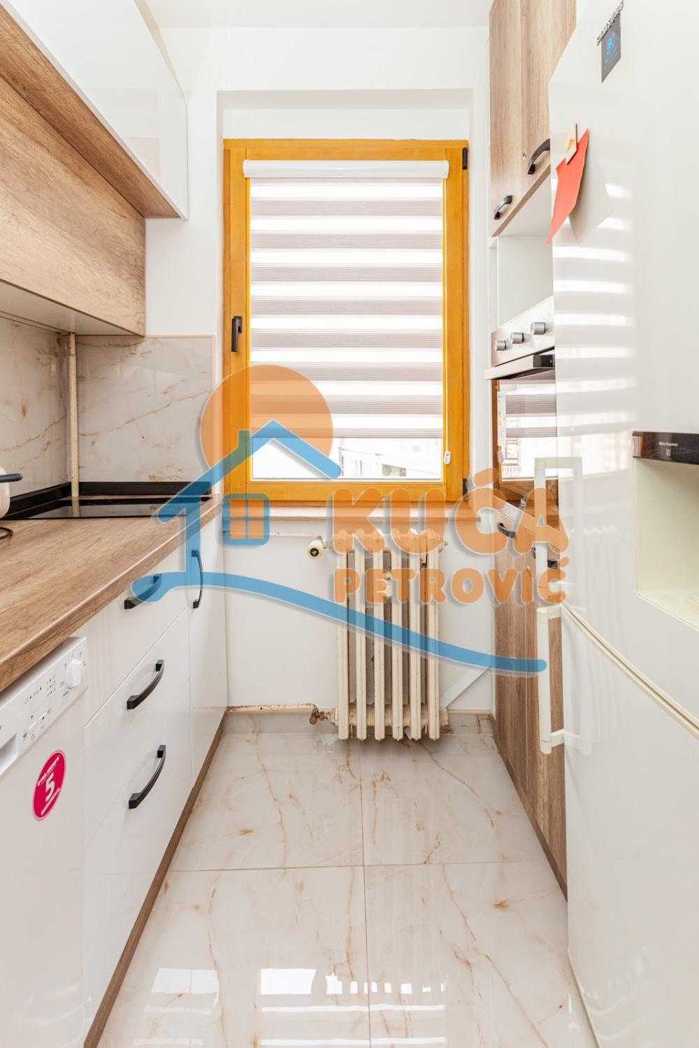 Slika 6 - Stan u zgradi, uknjižen, grejanje na struju, oglas ID p-05044