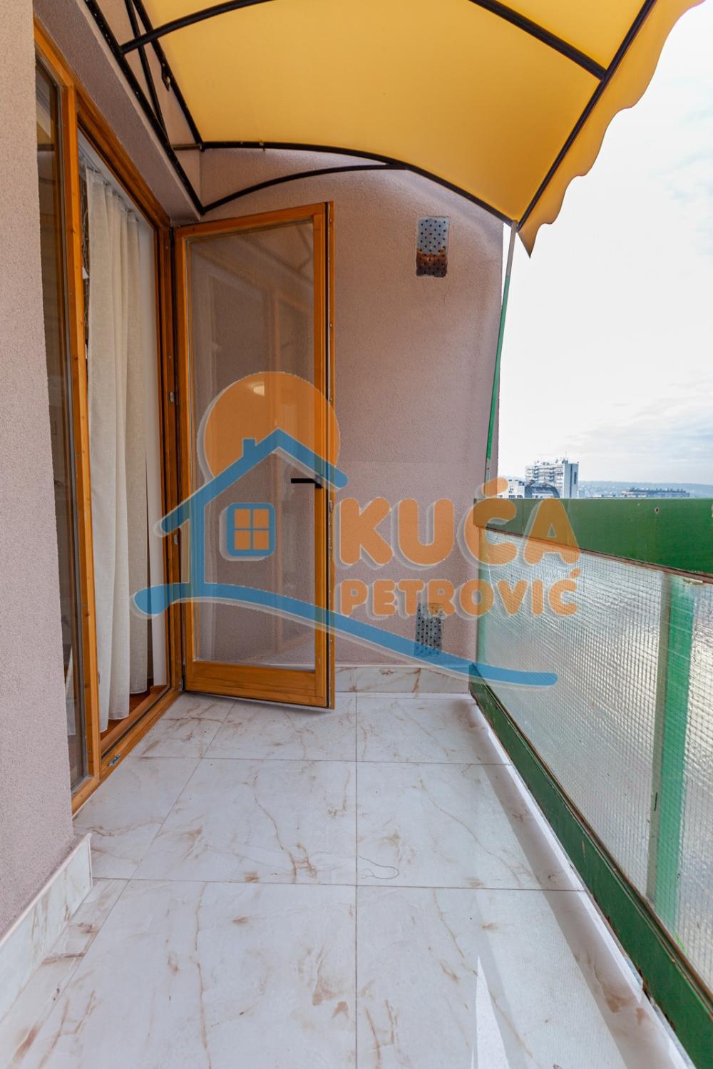 Slika 7 - Stan u zgradi, uknjižen, grejanje na struju, oglas ID p-05044