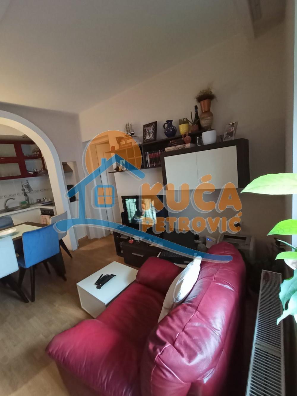 Slika 5 - Stan u zgradi, novogradnja, uknjižen, etažno grejanje, oglas ID p-05350