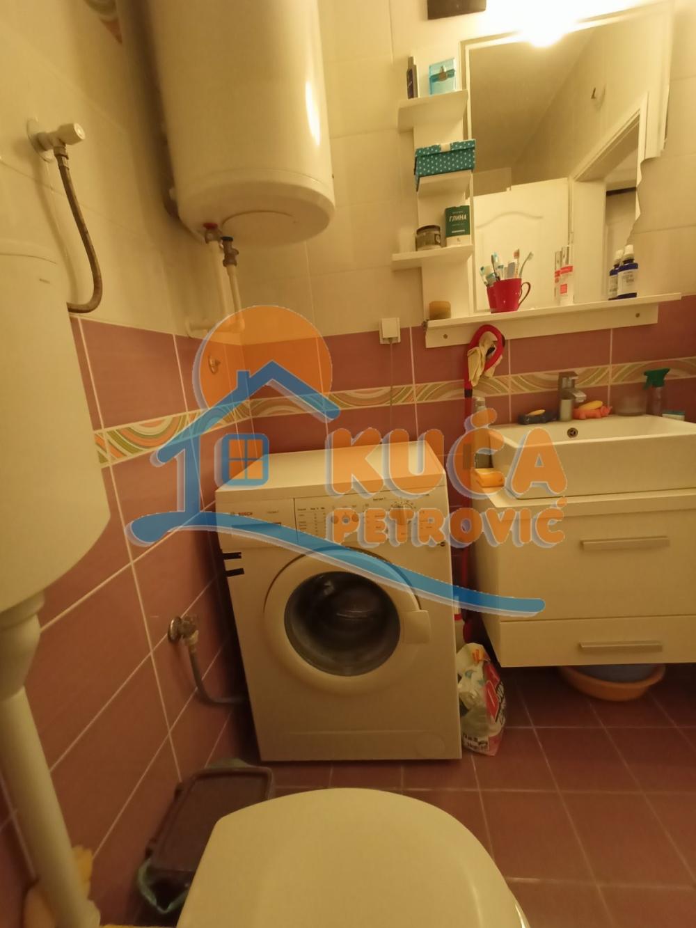 Slika 4 - Stan u zgradi, novogradnja, uknjižen, etažno grejanje, oglas ID p-05350