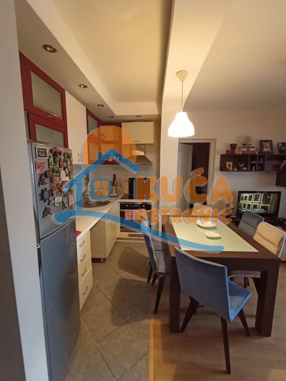 Slika 2 - Stan u zgradi, novogradnja, uknjižen, etažno grejanje, oglas ID p-05350