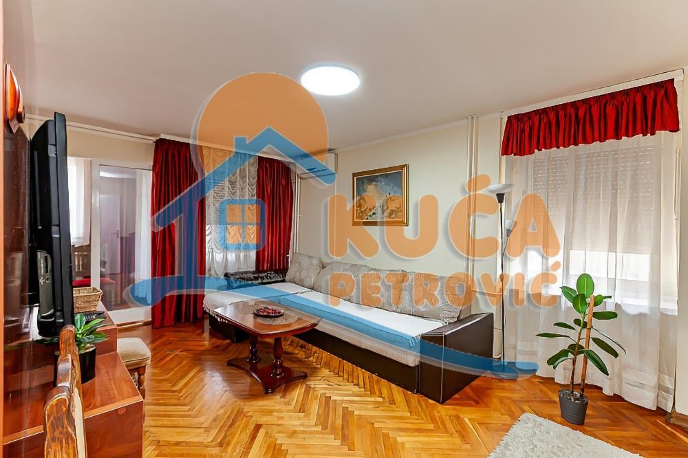 Glavna slika -Stan u zgradi, uknjižen, centralno grejanje, oglas ID p-013984