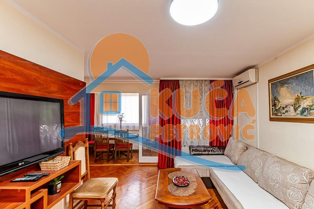 Slika 1 - Stan u zgradi, uknjižen, centralno grejanje, oglas ID p-013984