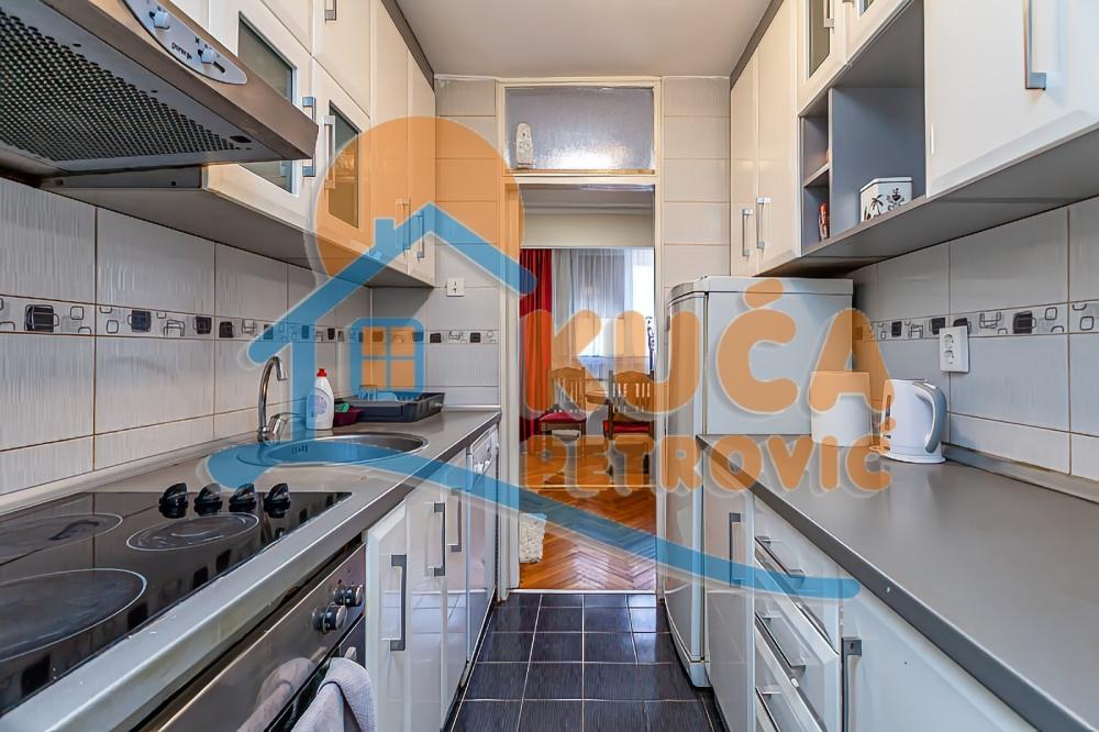 Slika 5 - Stan u zgradi, uknjižen, centralno grejanje, oglas ID p-013984