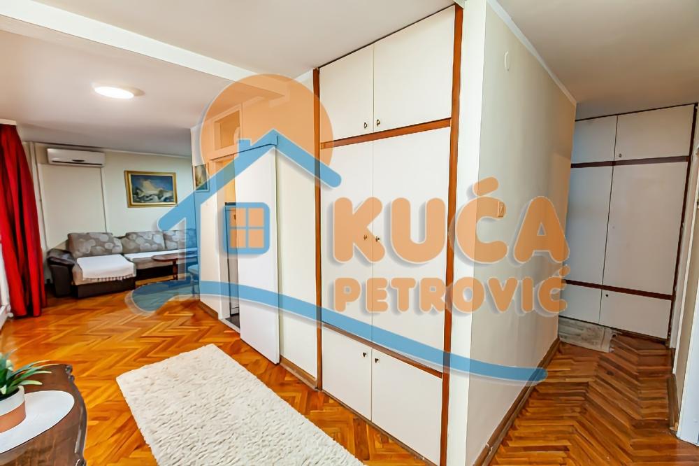 Slika 7 - Stan u zgradi, uknjižen, centralno grejanje, oglas ID p-013984