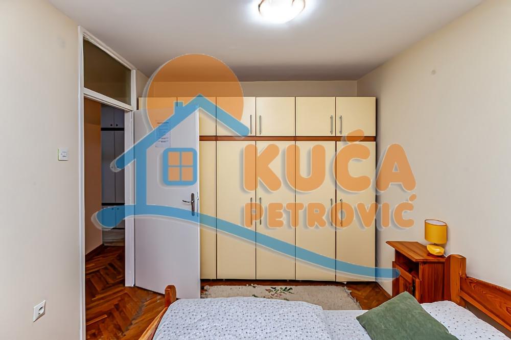 Slika 9 - Stan u zgradi, uknjižen, centralno grejanje, oglas ID p-013984