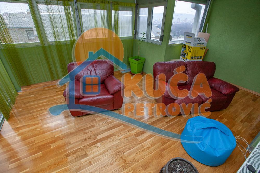 Glavna slika -Stan u zgradi, uknjižen, centralno grejanje, oglas ID p-04806