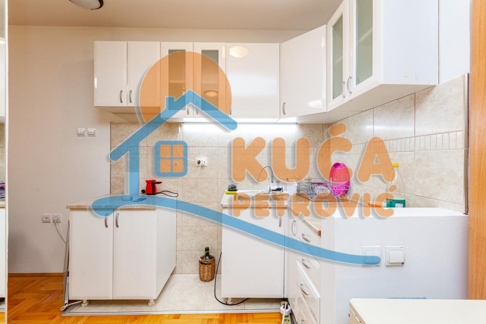 Slika 7 - Stan u zgradi, uknjižen, centralno grejanje, oglas ID p-04806