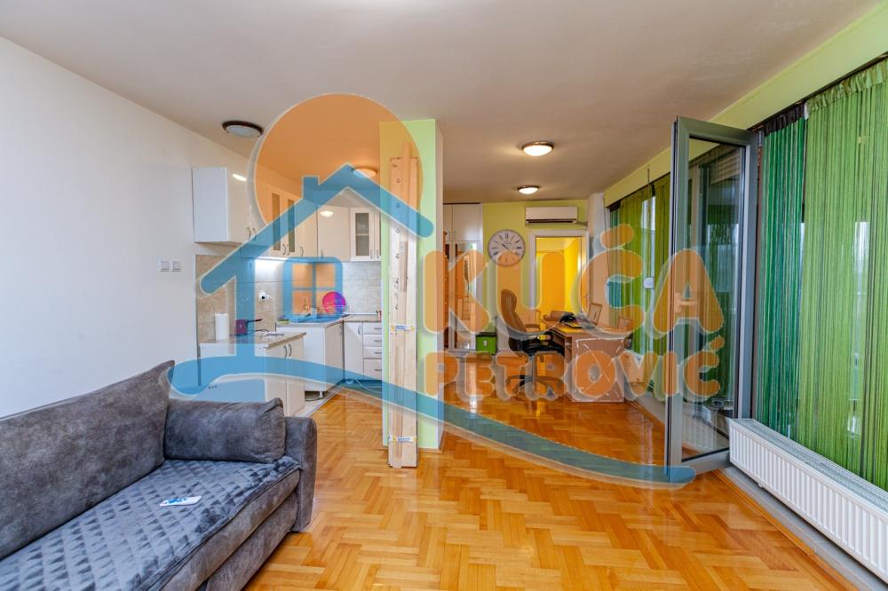 Slika 5 - Stan u zgradi, uknjižen, centralno grejanje, oglas ID p-04806