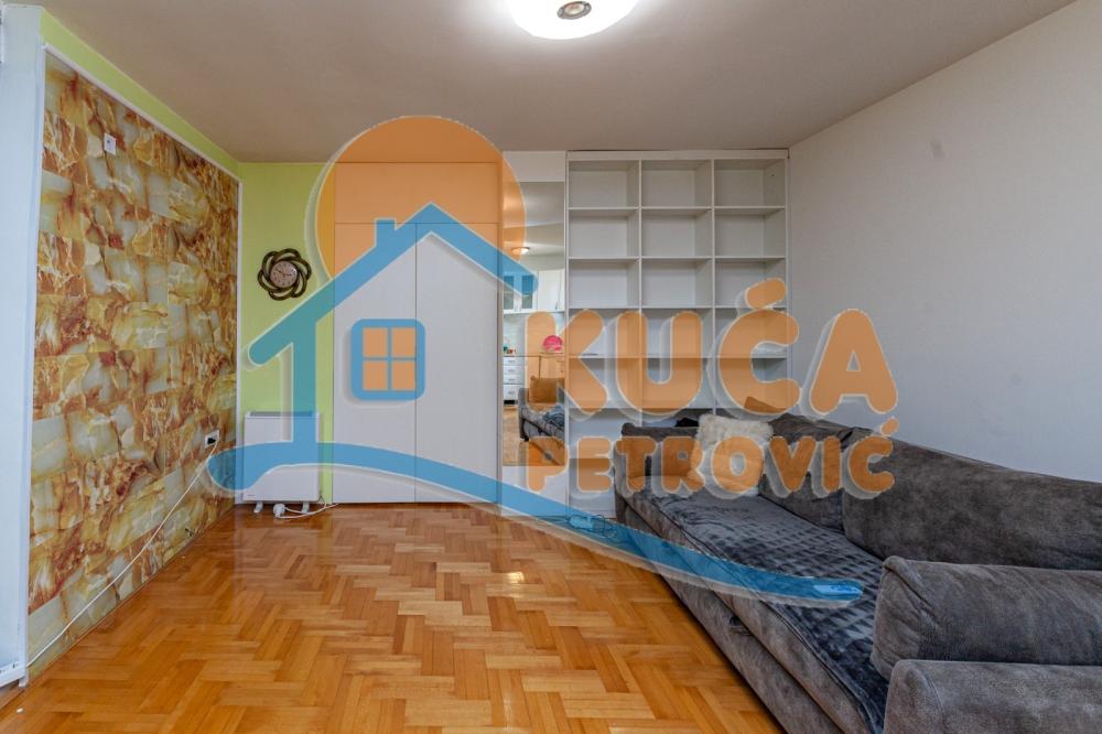 Slika 4 - Stan u zgradi, uknjižen, centralno grejanje, oglas ID p-04806