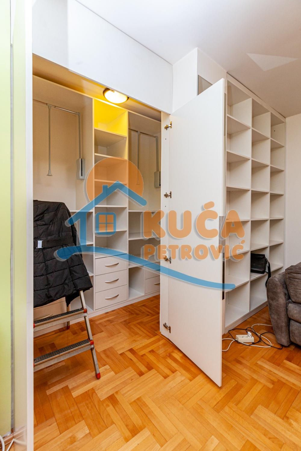 Slika 11 - Stan u zgradi, uknjižen, centralno grejanje, oglas ID p-04806