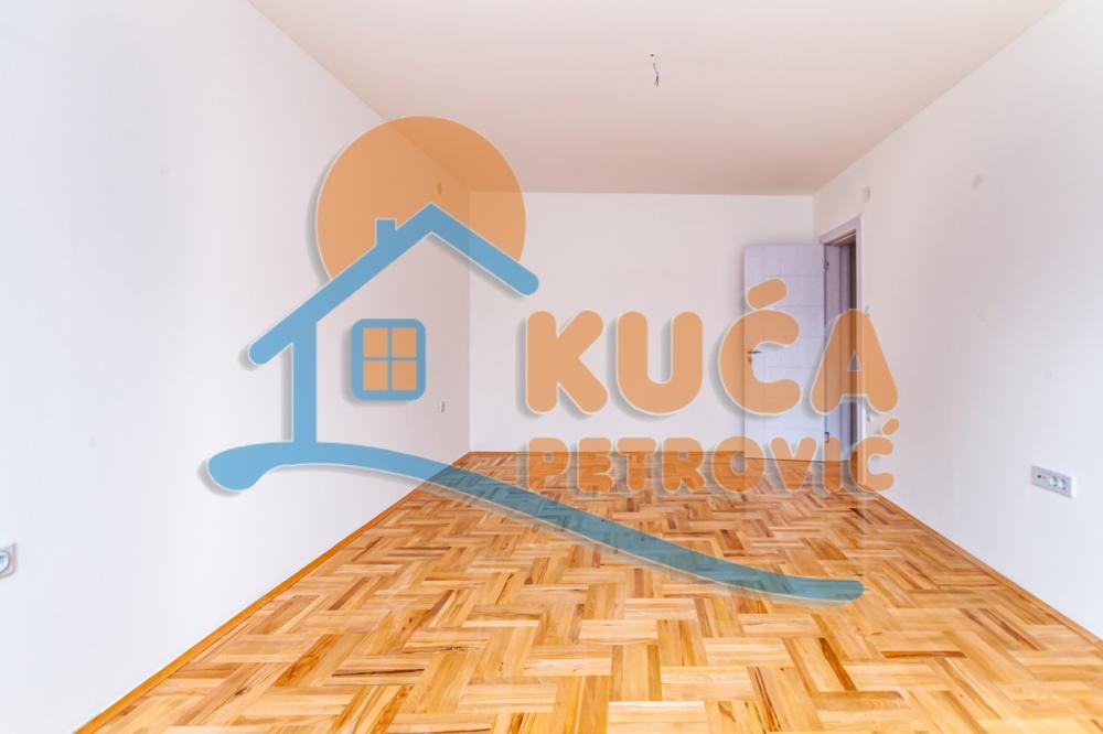 Slika 6 - Stan u zgradi, oglas ID p-08586