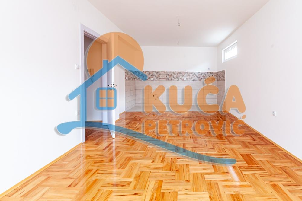 Glavna slika -Stan u zgradi, oglas ID p-08590