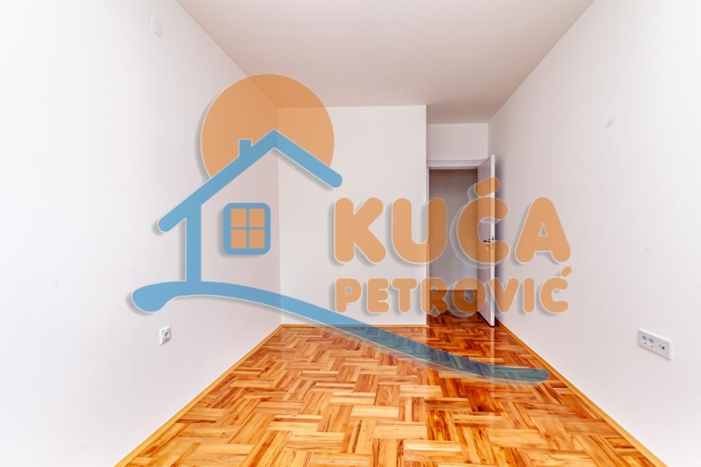 Slika 8 - Stan u zgradi, oglas ID p-08590