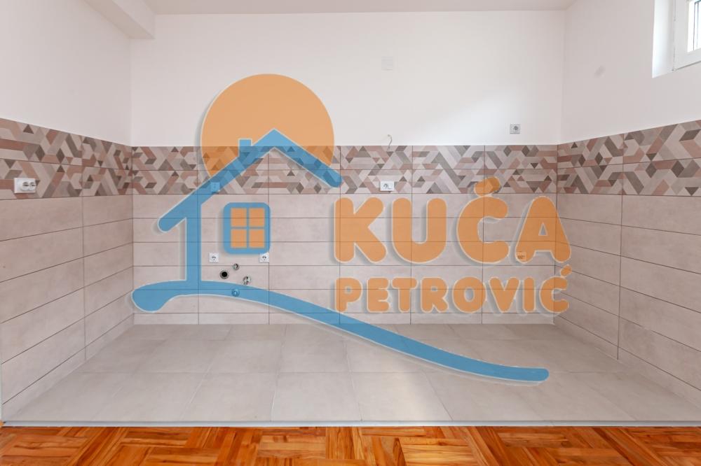 Slika 1 - Stan u zgradi, oglas ID p-08590