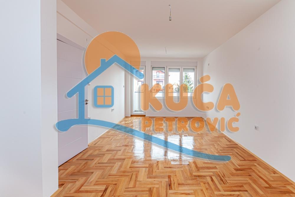 Slika 2 - Stan u zgradi, oglas ID p-08592