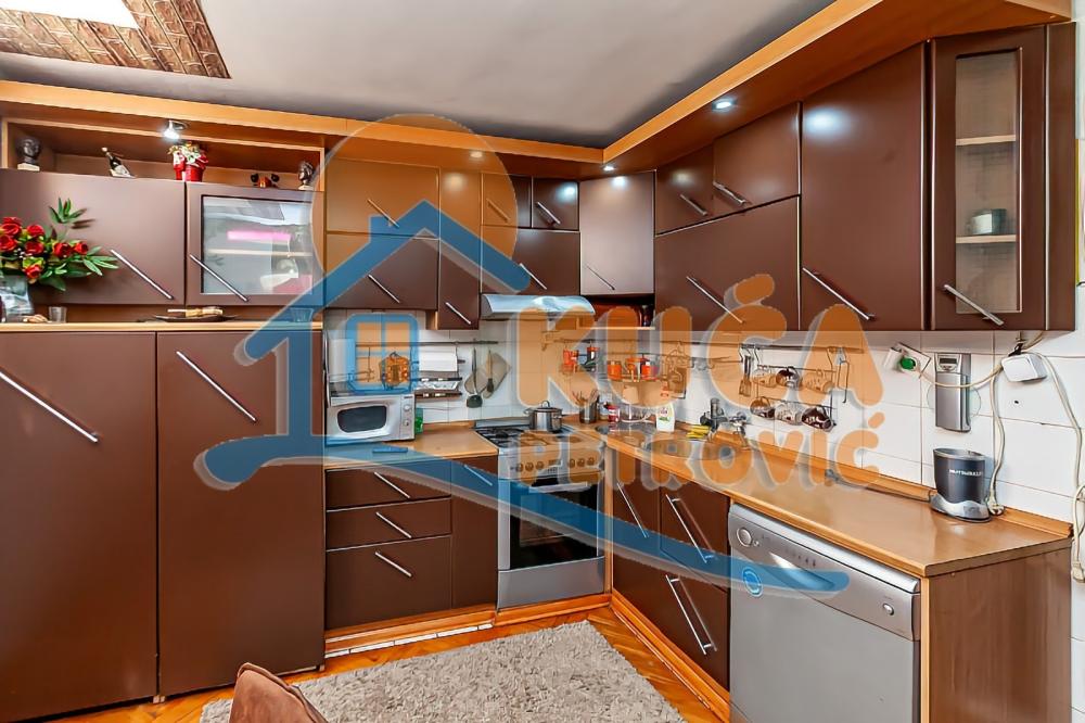 Slika 5 - Stan u zgradi, uknjižen, etažno grejanje, oglas ID p-014044