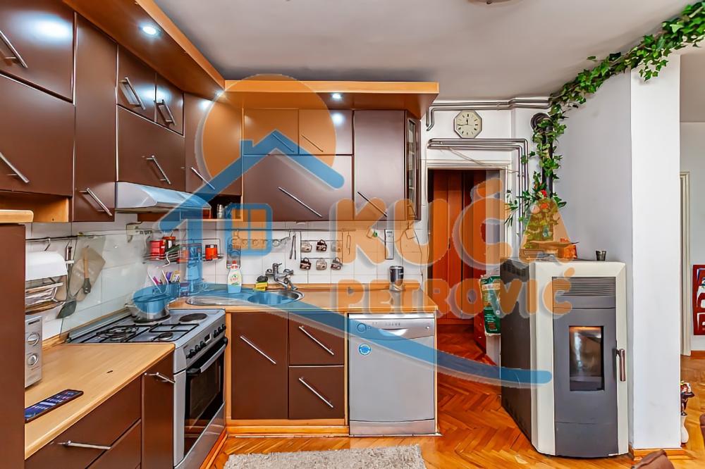 Slika 7 - Stan u zgradi, uknjižen, etažno grejanje, oglas ID p-014044