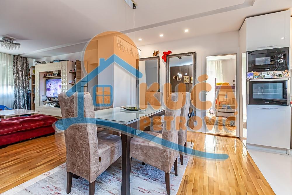 Slika 5 - Stan u zgradi, uknjižen, etažno grejanje, oglas ID p-014048